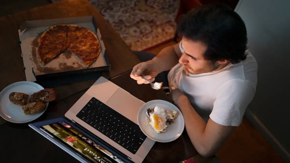 How a Smart Late-Night Snack Can Help Your Metabolism