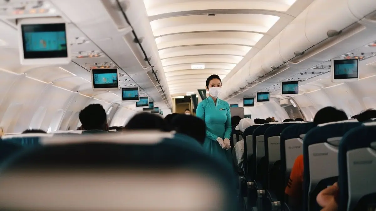 How to Stay Healthy in a Dry, Germy Plane Cabin