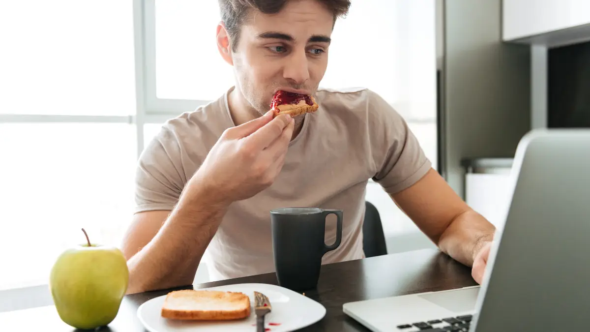 The Afternoon Snack Mistake (+240 Calories)