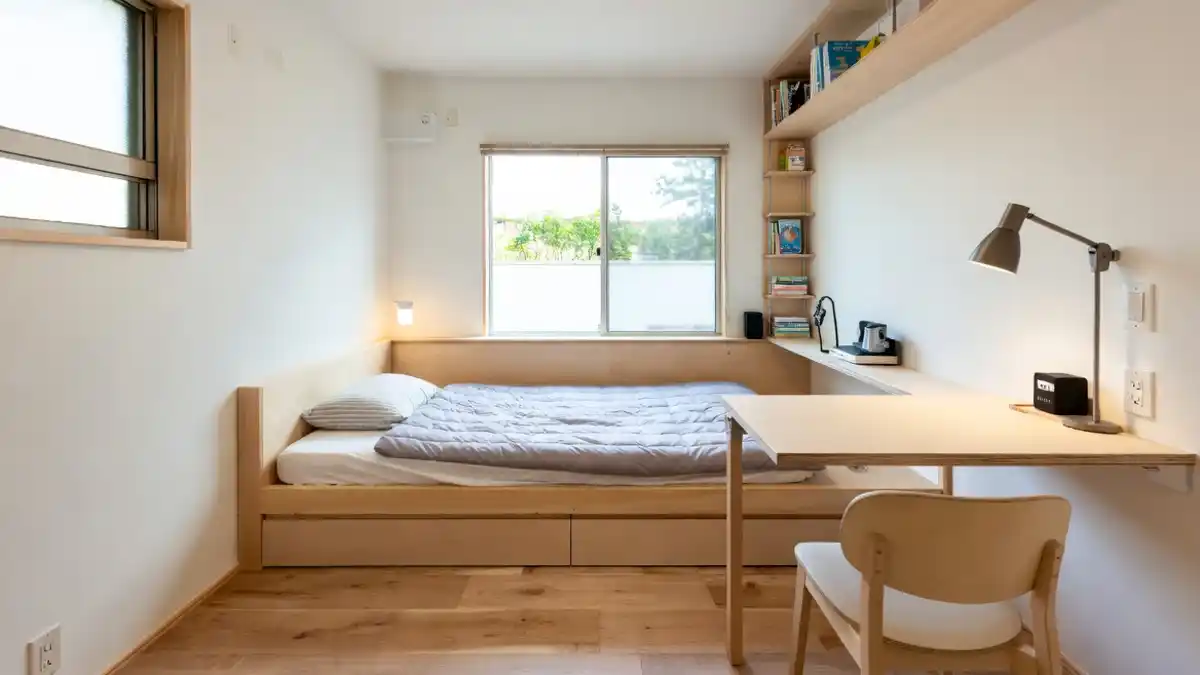 Multifunctional Platform Bed with Integrated Desk