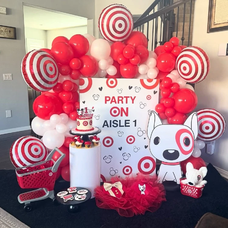 Bold Bullseye and Crimson Backdrop for a Lucky Streak