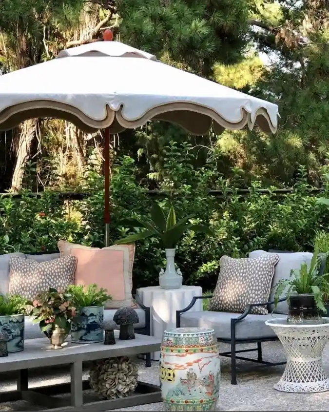 Scalloped Shade Garden Lounge