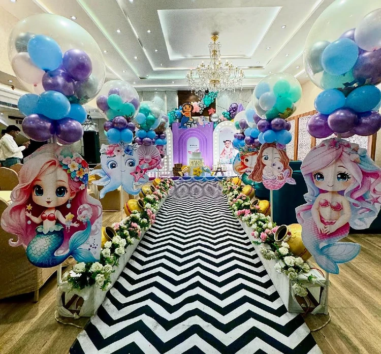 Zigzag Runway & Character Aisle Entrance