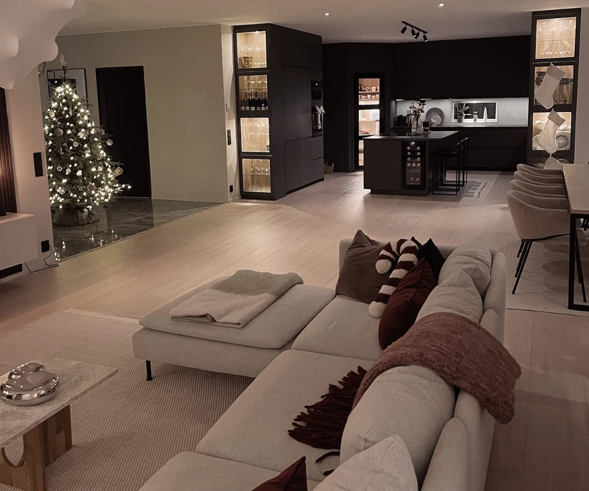 Moody Festive Open Plan