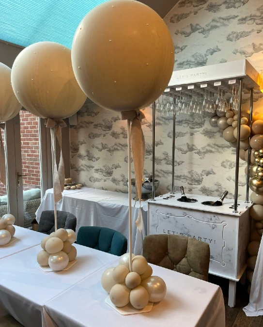 Giant Balloon Table Centerpieces