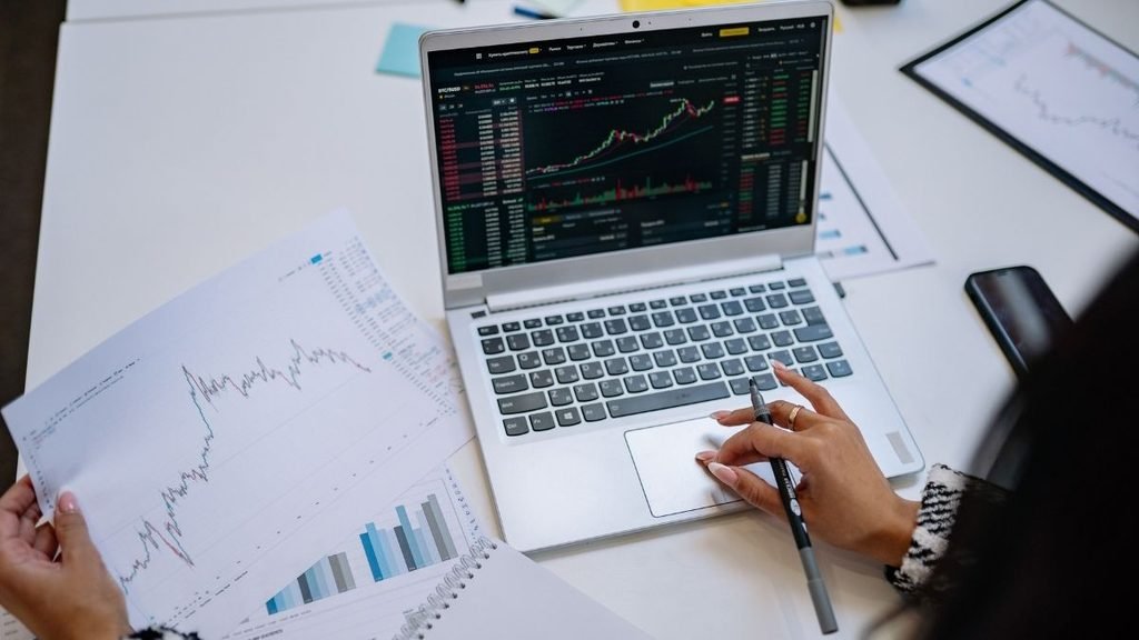 Data Analysis Works Well When You Stay Put for Longer Periods