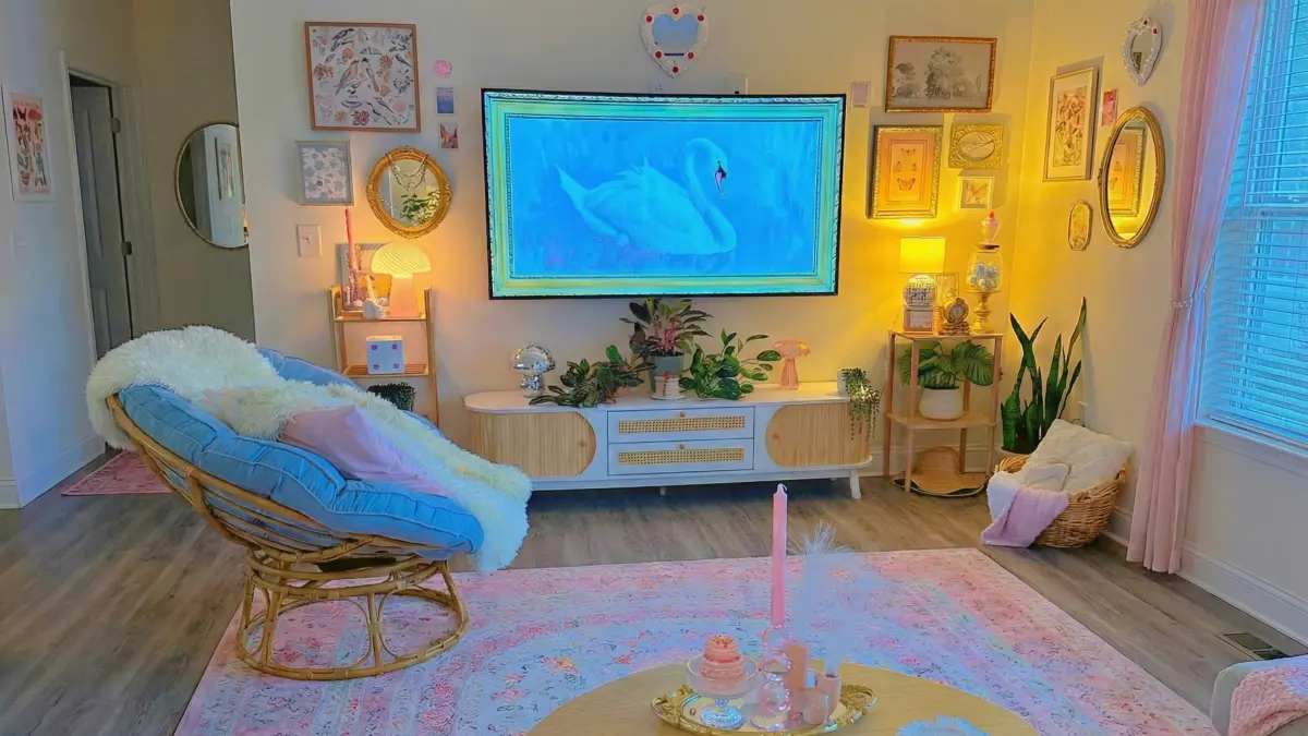 16 Ideas for Decorating Around a TV That Don't Look Awkward