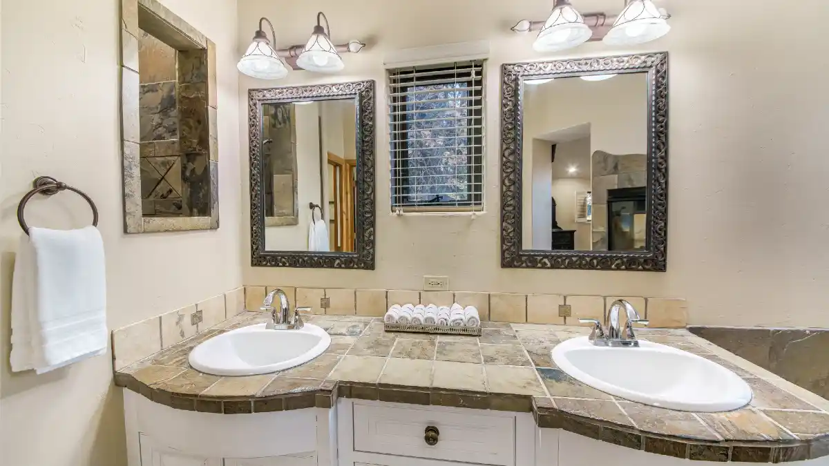 25+ Bathroom Mirror Ideas That Double as Art Pieces