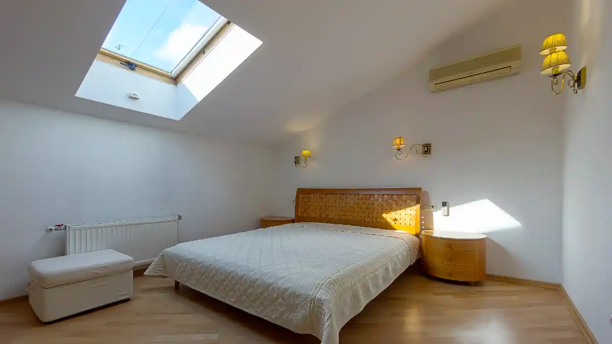 25+ Sloped Ceiling Bedroom Ideas That Embrace the Angles